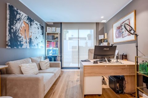 Huvila vuokrattavana Esplugues de Llobregat, Barcelona, Espanja, 3 makuuhuonetta, 280 m2 No. 192862 - kuva 25