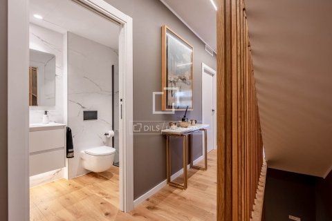 Huvila vuokrattavana Esplugues de Llobregat, Barcelona, Espanja, 3 makuuhuonetta, 280 m2 No. 192862 - kuva 27