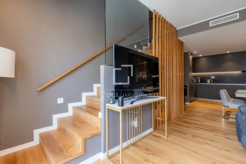 Huvila vuokrattavana Esplugues de Llobregat, Barcelona, Espanja, 3 makuuhuonetta, 280 m2 No. 192862 - kuva 5