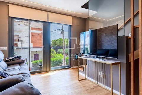 Huvila vuokrattavana Esplugues de Llobregat, Barcelona, Espanja, 3 makuuhuonetta, 280 m2 No. 192862 - kuva 9