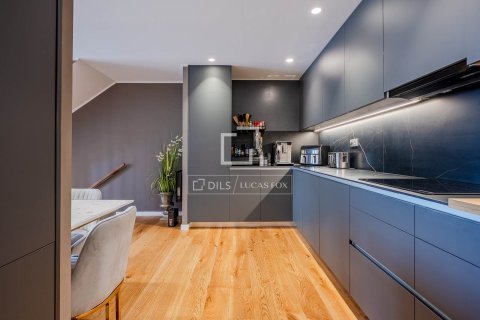 Huvila vuokrattavana Esplugues de Llobregat, Barcelona, Espanja, 3 makuuhuonetta, 280 m2 No. 192862 - kuva 11