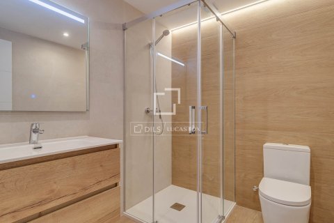 Huoneisto vuokrattavana Barcelona, Espanja, 5 makuuhuonetta, 225 m2 No. 192866 - kuva 9