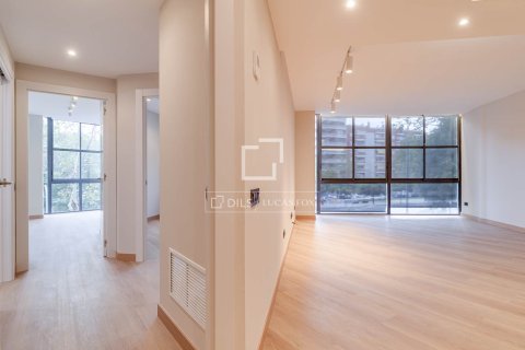 Huoneisto vuokrattavana Barcelona, Espanja, 5 makuuhuonetta, 225 m2 No. 192866 - kuva 3