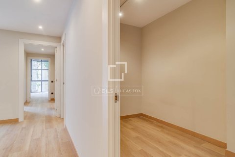 Huoneisto vuokrattavana Barcelona, Espanja, 5 makuuhuonetta, 225 m2 No. 192866 - kuva 24