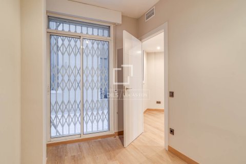 Huoneisto vuokrattavana Barcelona, Espanja, 5 makuuhuonetta, 225 m2 No. 192866 - kuva 25