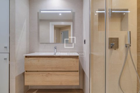Huoneisto vuokrattavana Barcelona, Espanja, 5 makuuhuonetta, 225 m2 No. 192866 - kuva 15