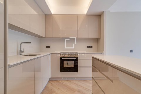 Huoneisto vuokrattavana Barcelona, Espanja, 5 makuuhuonetta, 225 m2 No. 192866 - kuva 28