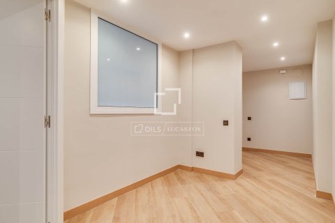 Huoneisto vuokrattavana Barcelona, Espanja, 5 makuuhuonetta, 225 m2 No. 192866 - kuva 23