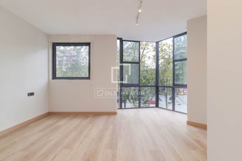 Huoneisto vuokrattavana Barcelona, Espanja, 5 makuuhuonetta, 225 m2 No. 192866 - kuva 4