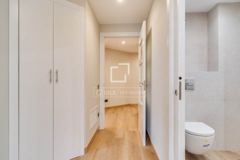 Huoneisto vuokrattavana Barcelona, Espanja, 5 makuuhuonetta, 225 m2 No. 192866 - kuva 20