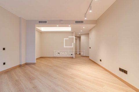 Huoneisto vuokrattavana Barcelona, Espanja, 5 makuuhuonetta, 225 m2 No. 192866 - kuva 5