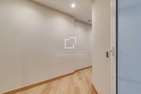 Huoneisto vuokrattavana Barcelona, Espanja, 5 makuuhuonetta, 225 m2 No. 192866 - kuva 21