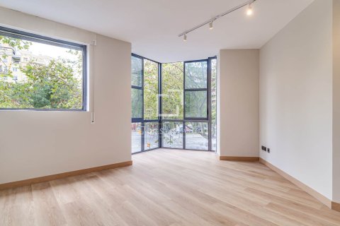 Huoneisto vuokrattavana Barcelona, Espanja, 5 makuuhuonetta, 225 m2 No. 192866 - kuva 2