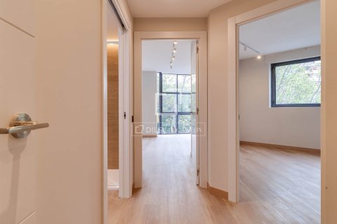 Huoneisto vuokrattavana Barcelona, Espanja, 5 makuuhuonetta, 225 m2 No. 192866 - kuva 11