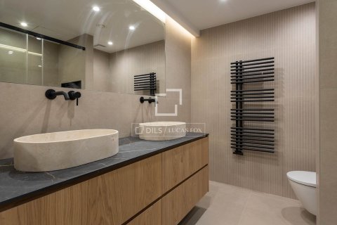 Huoneisto vuokrattavana Barcelona, Espanja, 5 makuuhuonetta, 230 m2 No. 192860 - kuva 26