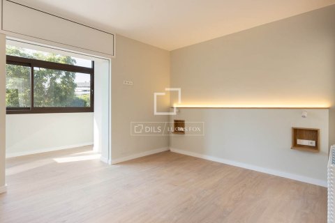 Huoneisto vuokrattavana Barcelona, Espanja, 5 makuuhuonetta, 230 m2 No. 192860 - kuva 19