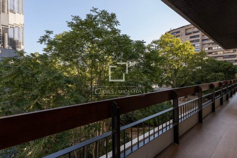 Huoneisto vuokrattavana Barcelona, Espanja, 5 makuuhuonetta, 230 m2 No. 192860 - kuva 13