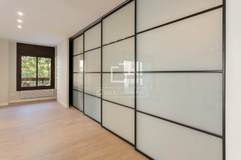 Huoneisto vuokrattavana Barcelona, Espanja, 5 makuuhuonetta, 230 m2 No. 192860 - kuva 11