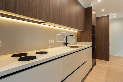 Huoneisto vuokrattavana Barcelona, Espanja, 5 makuuhuonetta, 230 m2 No. 192860 - kuva 12