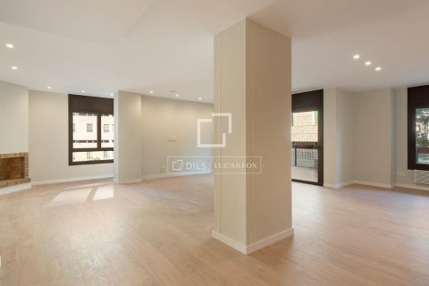 Huoneisto vuokrattavana Barcelona, Espanja, 5 makuuhuonetta, 230 m2 No. 192860 - kuva 4