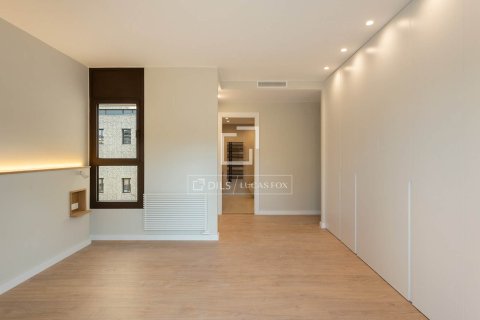 Huoneisto vuokrattavana Barcelona, Espanja, 5 makuuhuonetta, 230 m2 No. 192860 - kuva 24