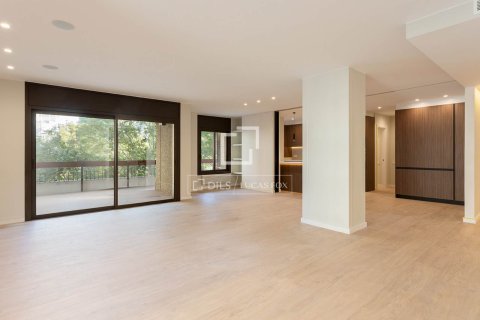 Huoneisto Barcelona, Espanja 5 makuuhuonetta, 230 m2 No. 192860