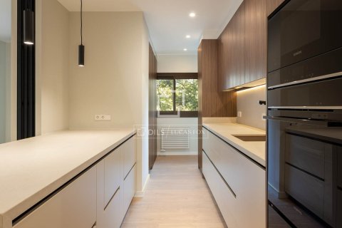 Huoneisto vuokrattavana Barcelona, Espanja, 5 makuuhuonetta, 230 m2 No. 192860 - kuva 15
