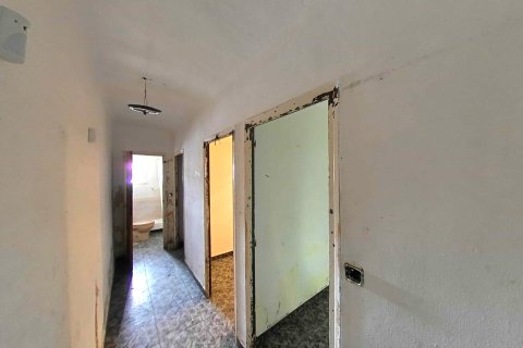 Apartamento en venta en Sant Boi de Llobregat, Barcelona, España 3 dormitorios, 67 m2 No. 191598 - foto 3