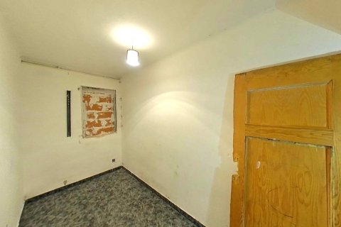 Apartamento en venta en Sant Boi de Llobregat, Barcelona, España 3 dormitorios, 67 m2 No. 191598 - foto 12