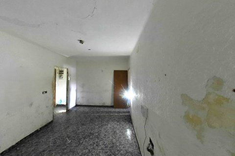 Apartamento en venta en Sant Boi de Llobregat, Barcelona, España 3 dormitorios, 67 m2 No. 191598 - foto 1