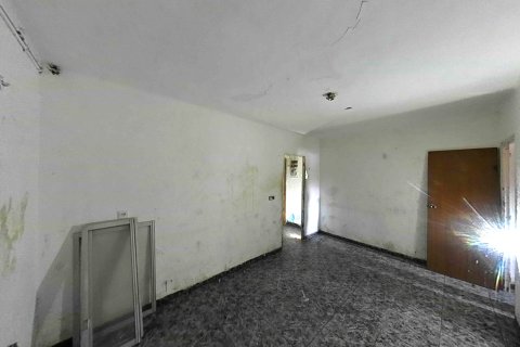 Apartamento en venta en Sant Boi de Llobregat, Barcelona, España 3 dormitorios, 67 m2 No. 191598 - foto 2