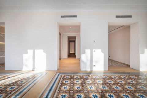 Lägenhet till salu i Barcelona, Spanien 3 sovrum, 183 kvm. Nr. 160773 - foto 5