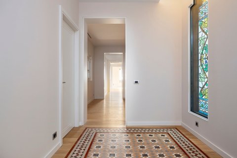 Lägenhet till salu i Barcelona, Spanien 3 sovrum, 183 kvm. Nr. 160773 - foto 23