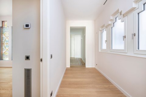 Lägenhet till salu i Barcelona, Spanien 3 sovrum, 183 kvm. Nr. 160773 - foto 18