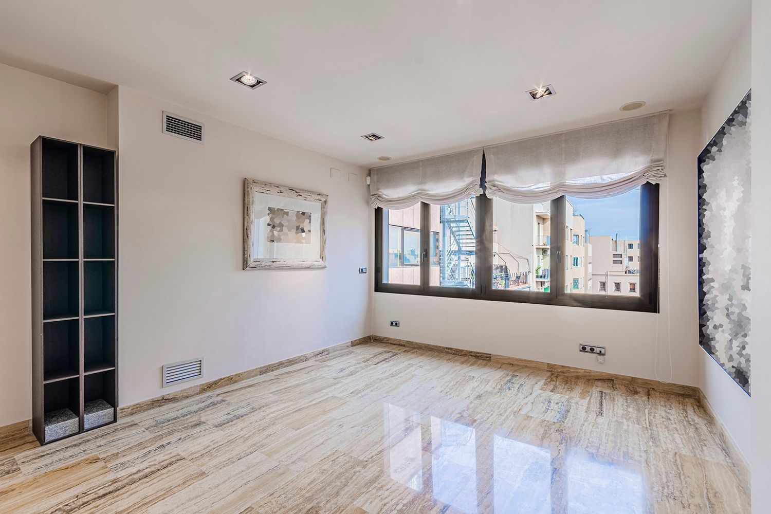 Apartamento en Barcelona, España 3 dormitorios, 221 m2 No. 160772