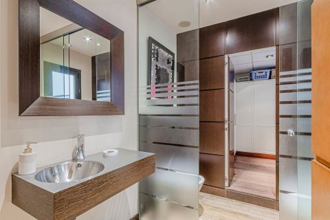 Lägenhet till salu i Barcelona, Spanien 3 sovrum, 221 kvm. Nr. 160772 - foto 15