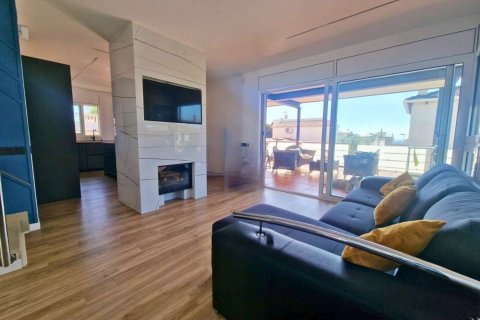 Talo myytävänä Calafell, Tarragona, Espanja, 4 makuuhuonetta, 275 m2 No. 160769 - kuva 17