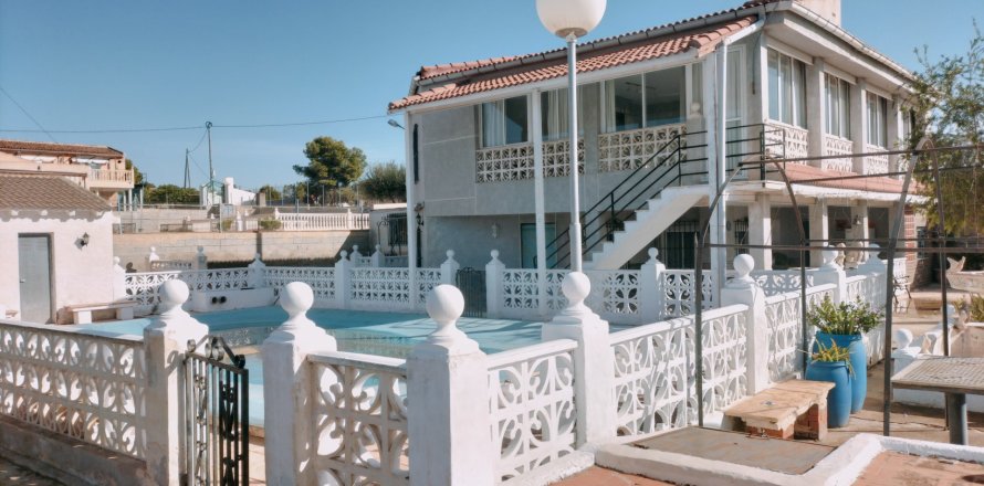 Villa Barrio De La Estacion De Crevillente, Alicante, Spagna 6 camere da letto, 299 mq. N° 116317