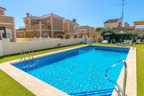Villa till salu i Alicante, Spanien 3 sovrum, 120 kvm. Nr. 179589 - foto 3