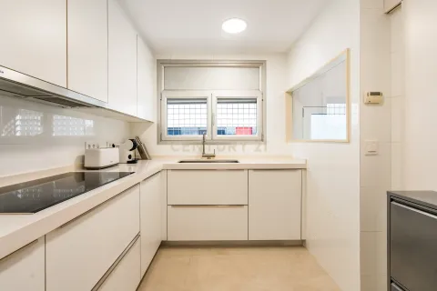 House for sale in Barcelona, Spain 6 bedrooms, 215 sq.m. No. 166979 - photo 9