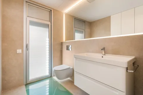 House for sale in Barcelona, Spain 6 bedrooms, 215 sq.m. No. 166979 - photo 12