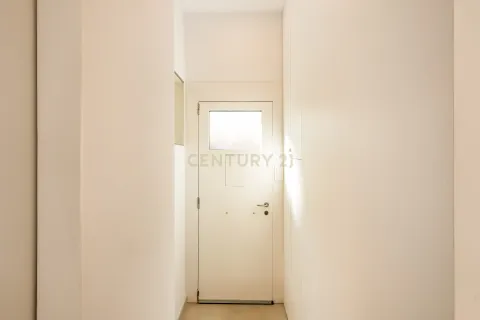 House for sale in Barcelona, Spain 6 bedrooms, 215 sq.m. No. 166979 - photo 8