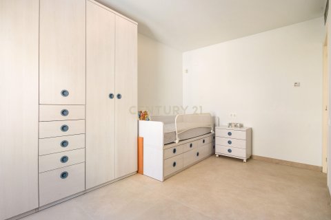 House for sale in Barcelona, Spain 6 bedrooms, 215 sq.m. No. 166979 - photo 25