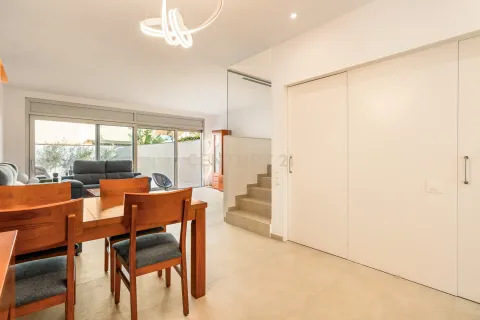 House for sale in Barcelona, Spain 6 bedrooms, 215 sq.m. No. 166979 - photo 17