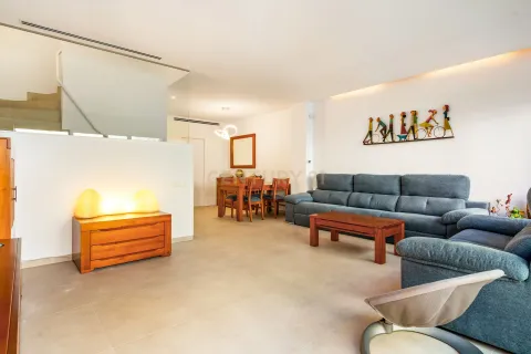 House for sale in Barcelona, Spain 6 bedrooms, 215 sq.m. No. 166979 - photo 15