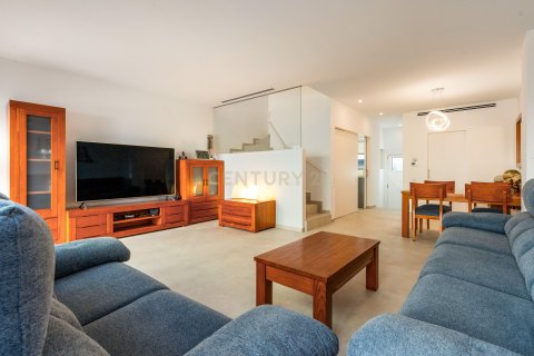 House for sale in Barcelona, Spain 6 bedrooms, 215 sq.m. No. 166979 - photo 22