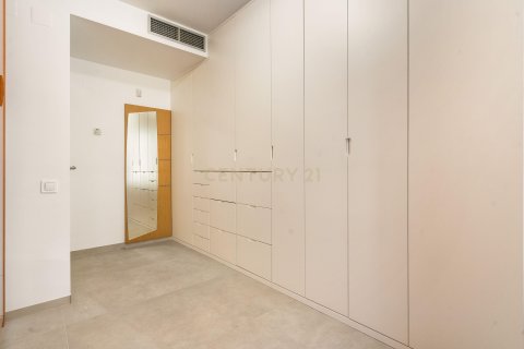 House for sale in Barcelona, Spain 6 bedrooms, 215 sq.m. No. 166979 - photo 26