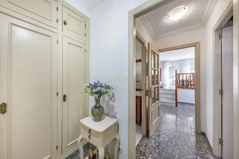 Hus till salu i Molins de Rei, Barcelona, Spanien 5 sovrum, 270 kvm. Nr. 166978 - foto 5