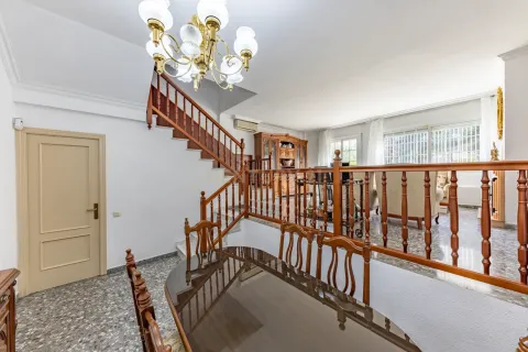 Hus till salu i Molins de Rei, Barcelona, Spanien 5 sovrum, 270 kvm. Nr. 166978 - foto 11