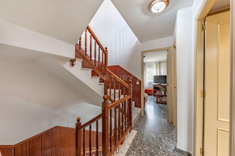 Hus till salu i Molins de Rei, Barcelona, Spanien 5 sovrum, 270 kvm. Nr. 166978 - foto 30